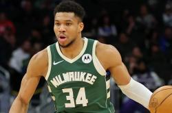 包含字母哥在公牛比赛中高光表现，势不可挡引发热议！的词条